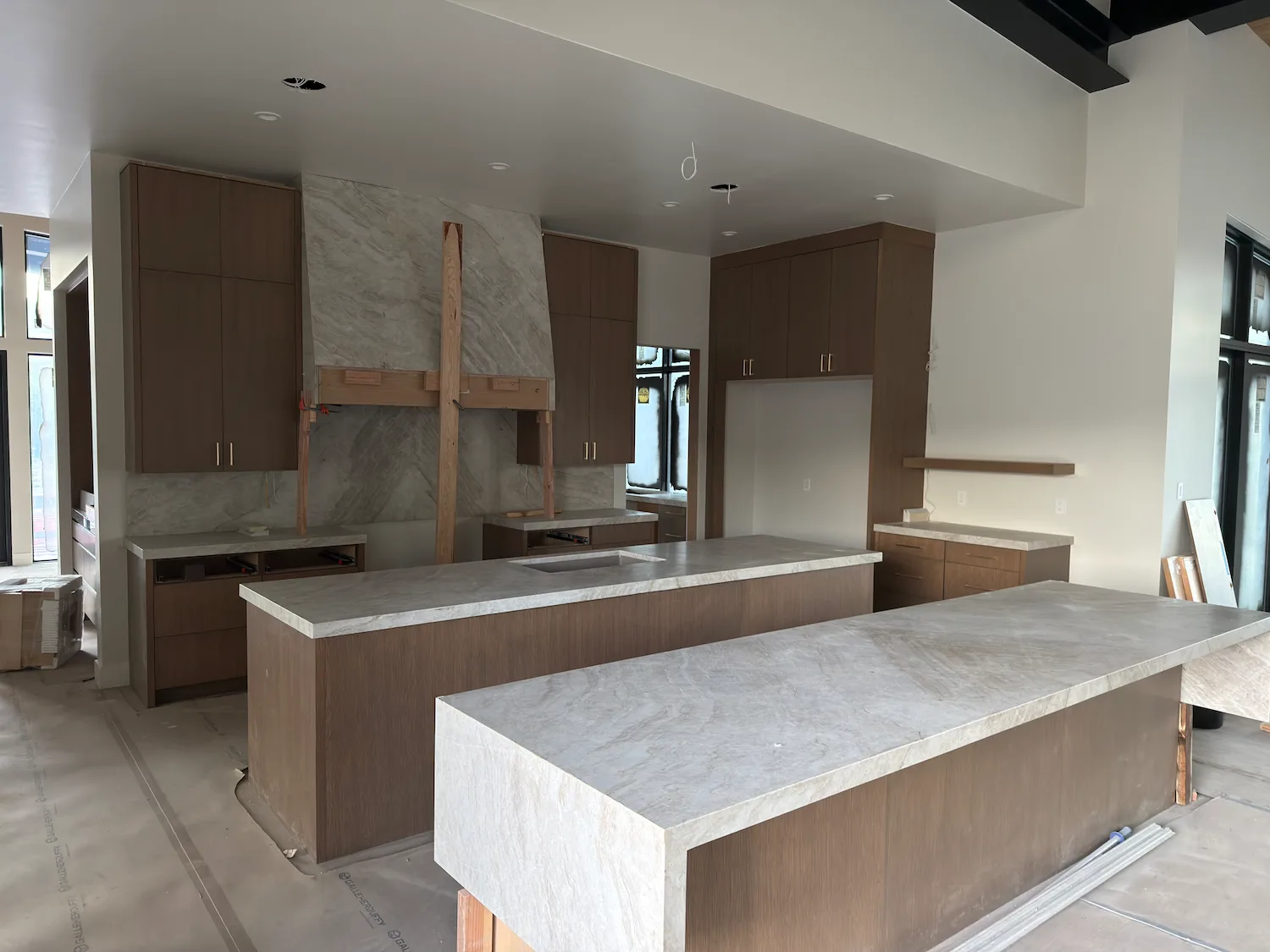 Marble kitchen countertops with range hood